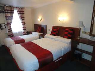Отель Clifton Court Hotel Дублин Трехместный номер-5